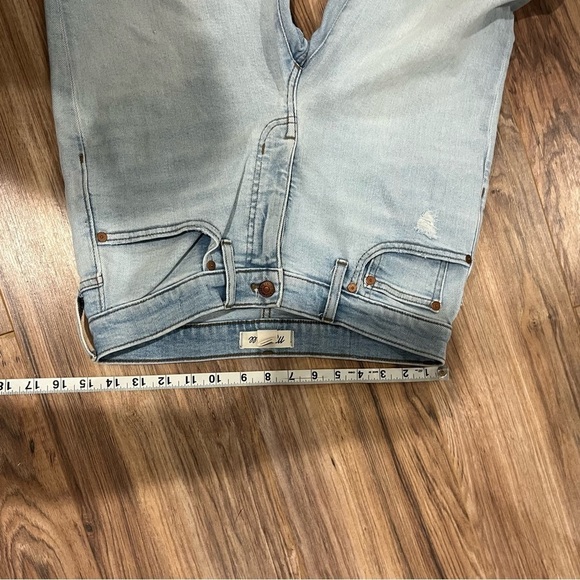 Madewell Mid-Rise Classic Straight Jeans in Wellingford Wash: Knee-Rip Edition - Picture 10 of 14